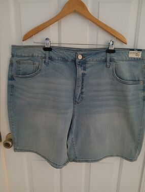 Terra & Sky Bermuda Short Faded Light Blue Denim Skort, High Rise, Size 24 W